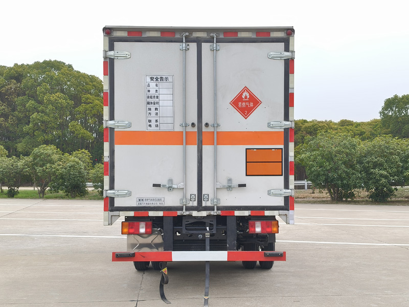 楚勝牌CSC5048XRQZ6易燃?xì)怏w廂式運(yùn)輸車公告圖片