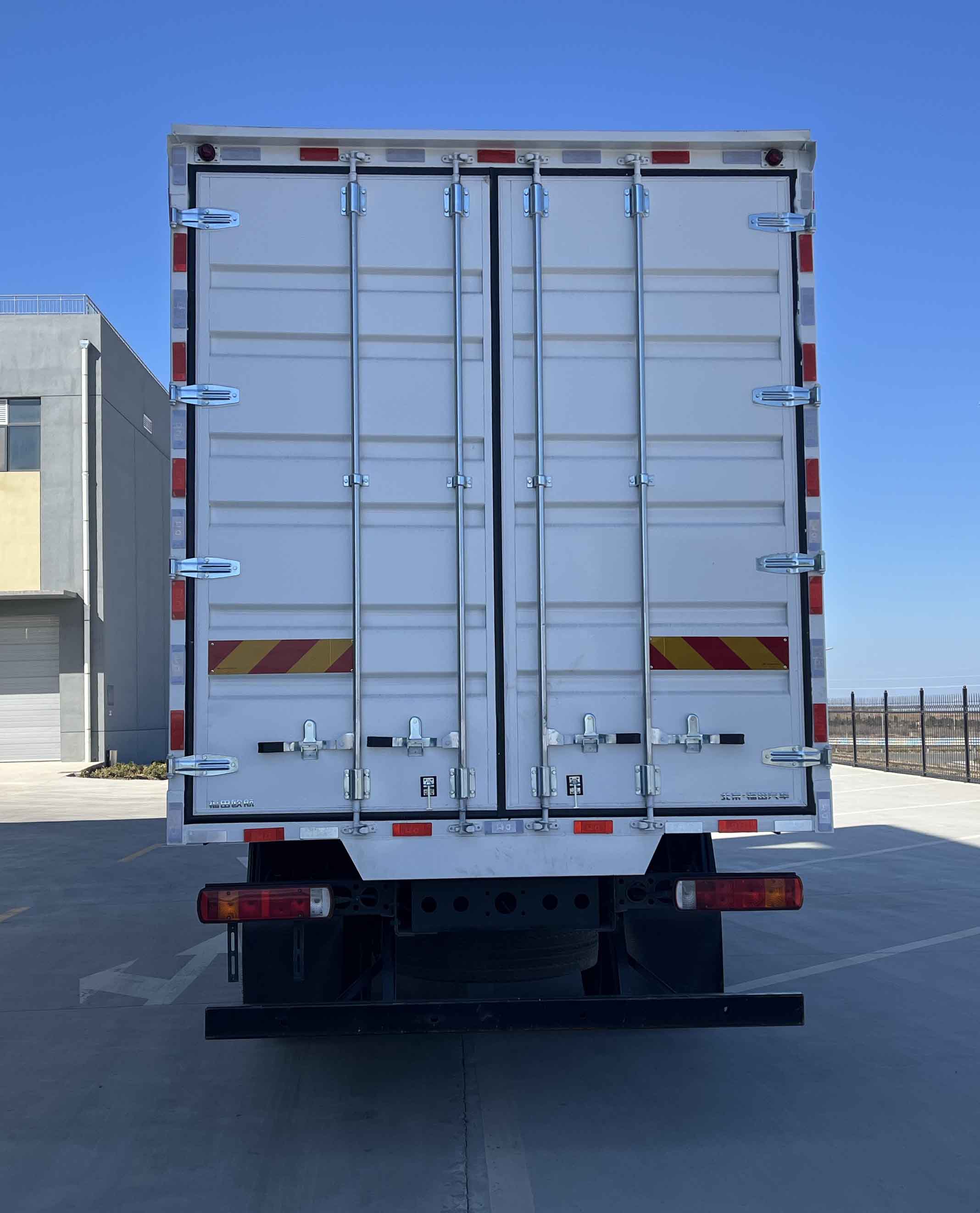 福田牌BJ5186XXY-08廂式貨車公告圖片