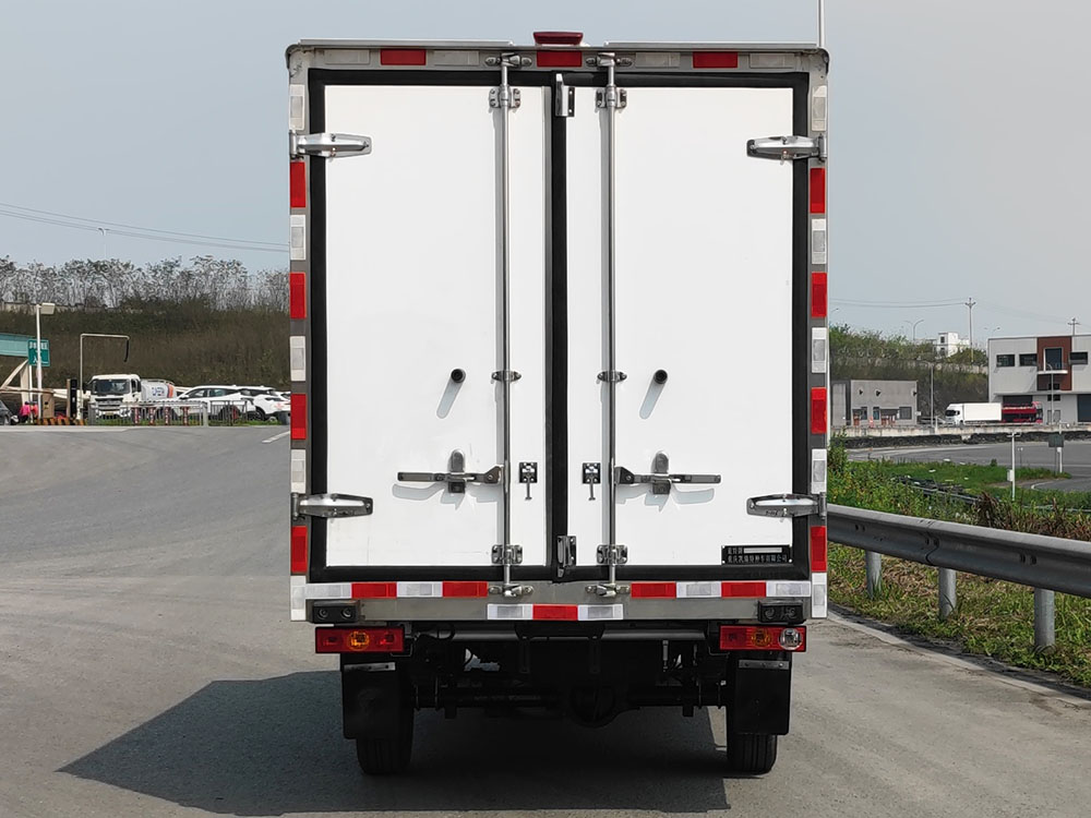 重特牌QYZ5030XLCBJBEV純電動(dòng)冷藏車公告圖片