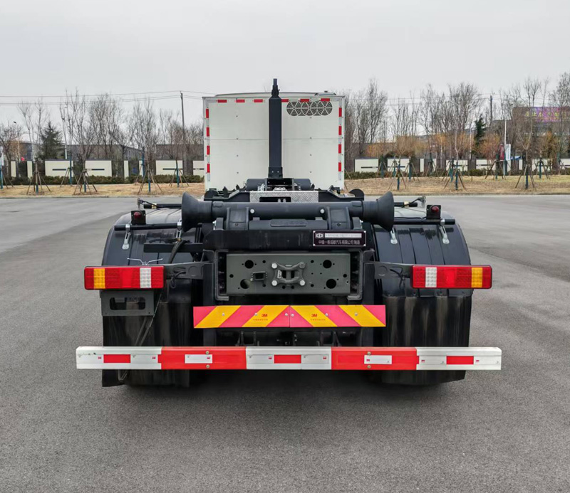 中植汽車牌CDL5310ZXXZZBEV純電動車廂可卸式垃圾車公告圖片