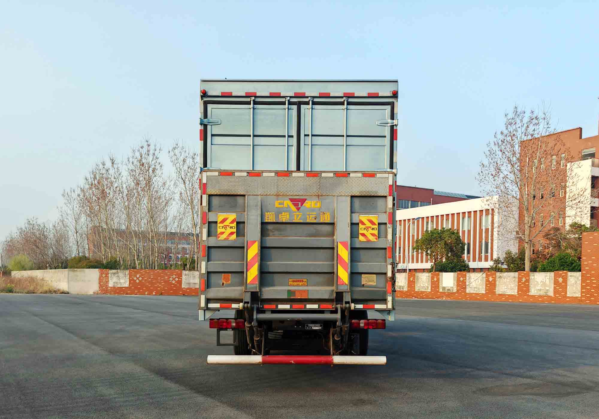 豪沃牌ZZ5187XYKN711KF1H翼開啟廂式貨車公告圖片