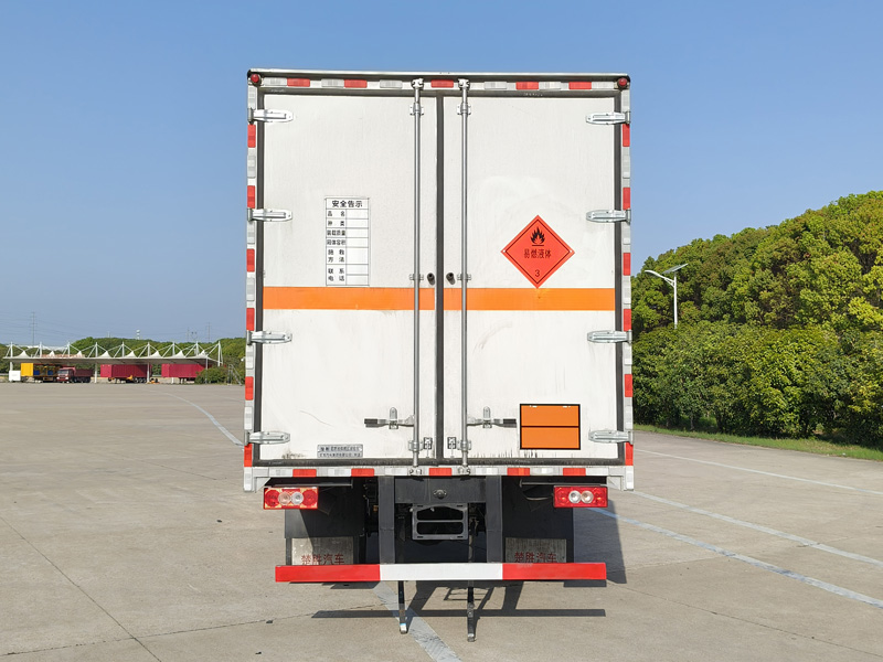 楚勝牌CSC5126XRYB6易燃液體廂式運(yùn)輸車公告圖片