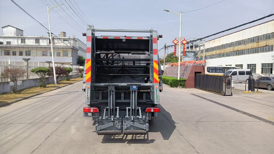 三聯(lián)牌YSY5183ZYSBEV純電動(dòng)壓縮式垃圾車公告圖片