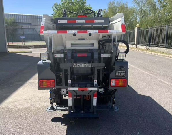 百易長青牌JBY5021ZZZBEV純電動自裝卸式垃圾車公告圖片