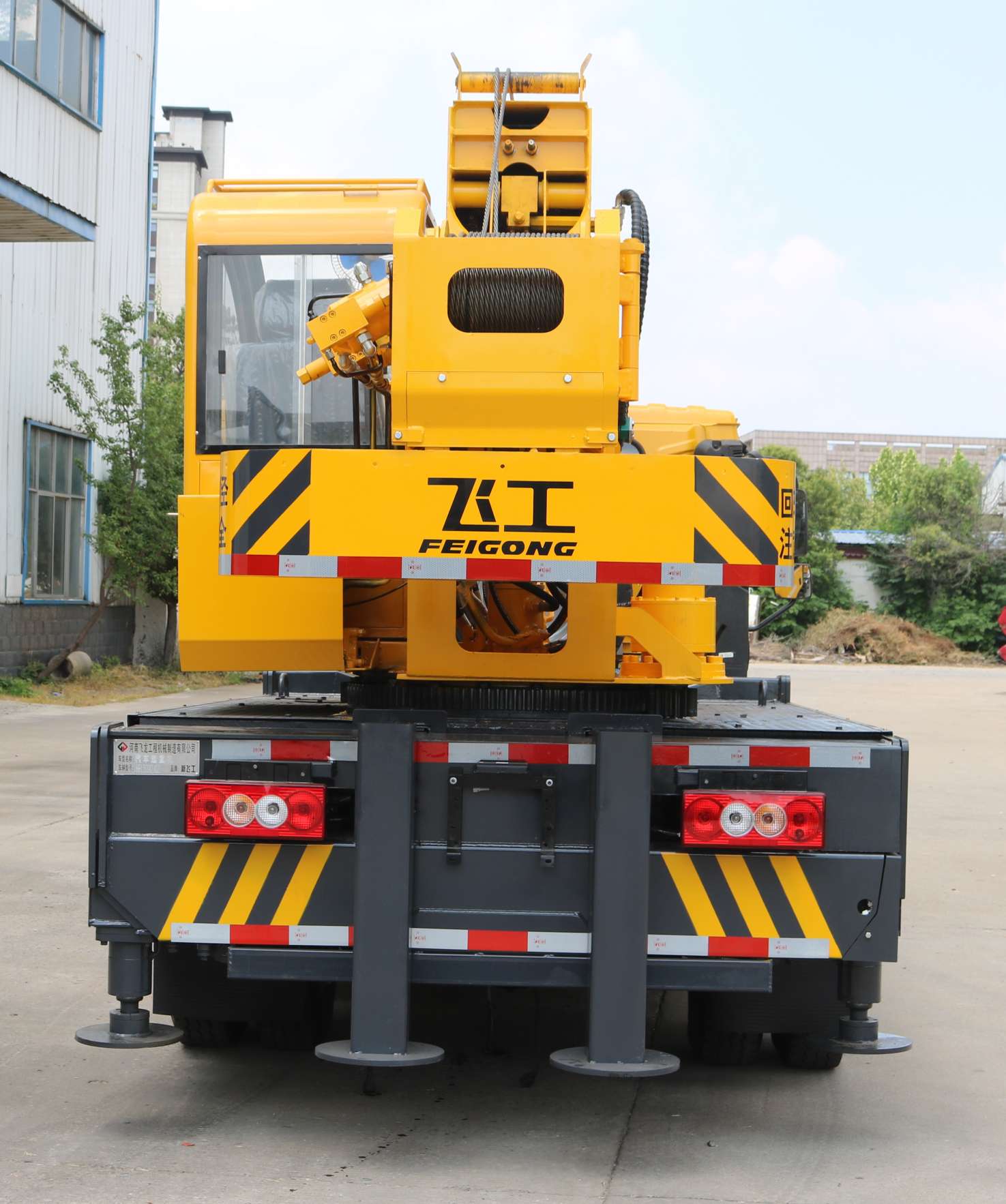 新飛工牌HFL5092JQZ汽車起重機公告圖片