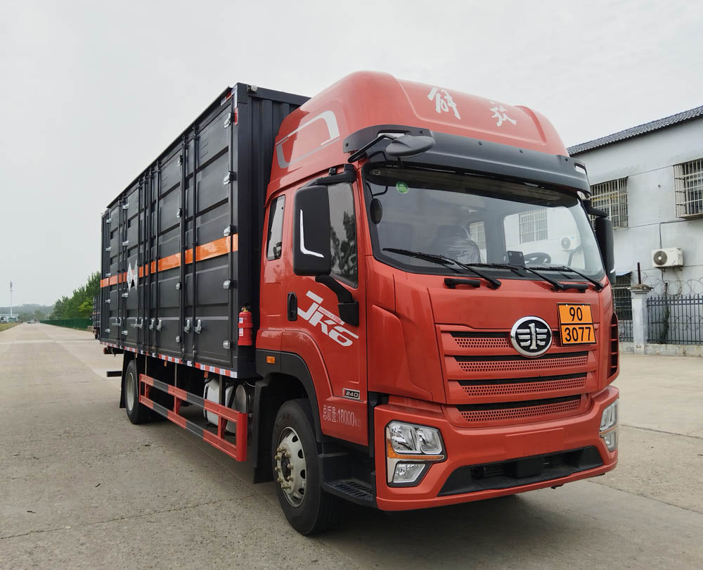 DLQ5187XZWCA6型雜項危險物品廂式運輸車圖片