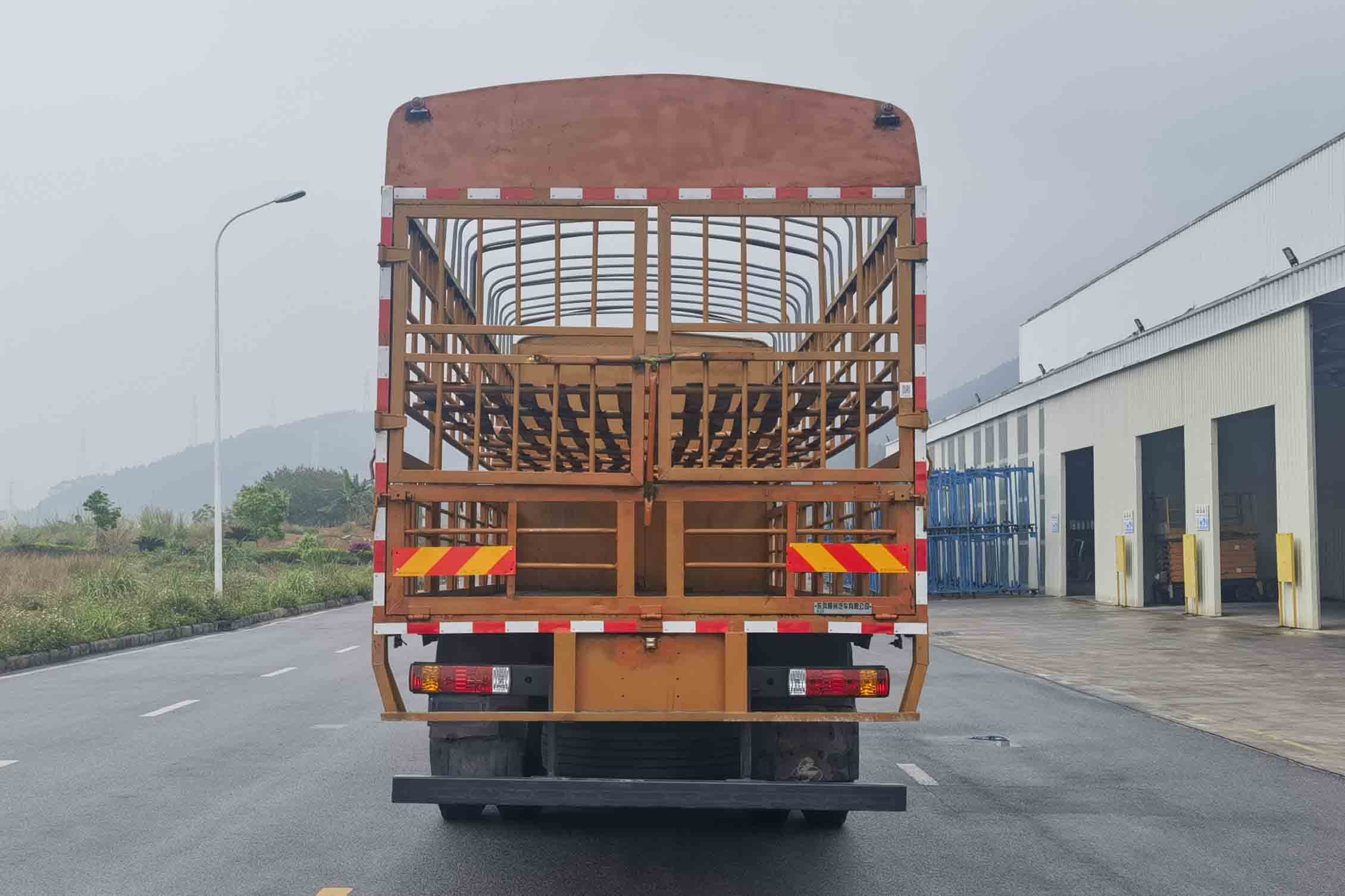 乘龍牌LZ5250CCQM3CZBEV01純電動畜禽運輸車公告圖片