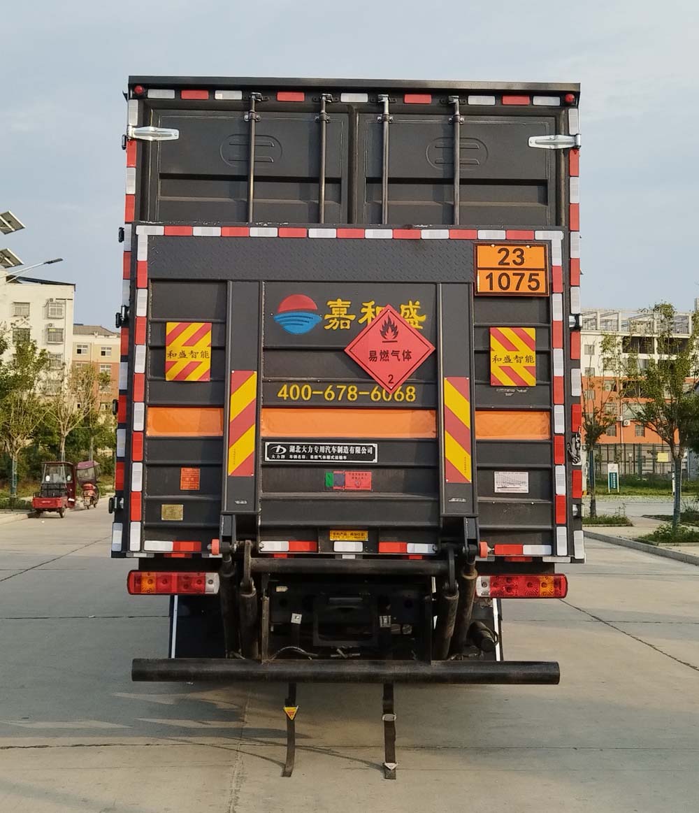 大力牌DLQ5187XRQCA6易燃?xì)怏w廂式運(yùn)輸車公告圖片