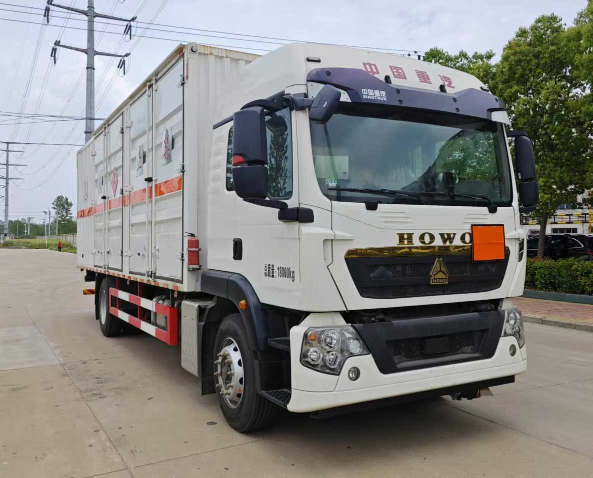 專威牌HTW5187XRYZZ6易燃液體廂式運輸車