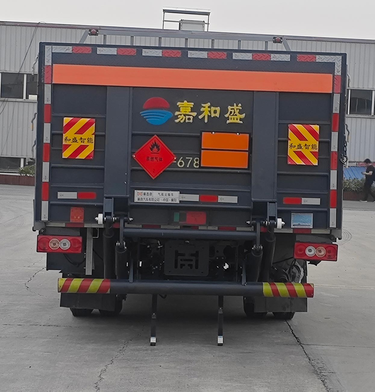 襄鑫鼎牌XDV5093TQPBJ6氣瓶運輸車公告圖片