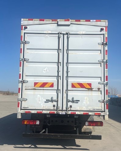 福田牌BJ5166XYK-01翼開啟廂式貨車公告圖片