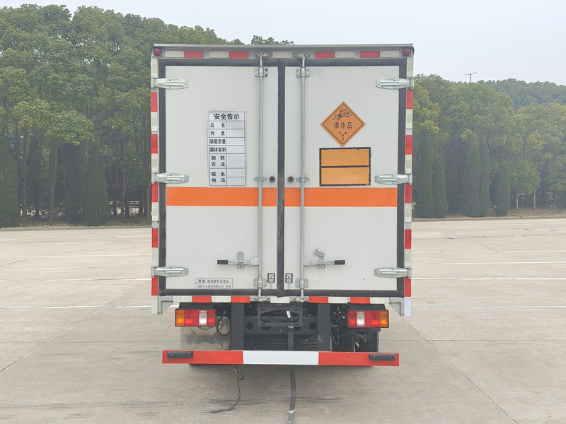 楚勝牌CSC5048XQYZ6爆破器材運(yùn)輸車公告圖片