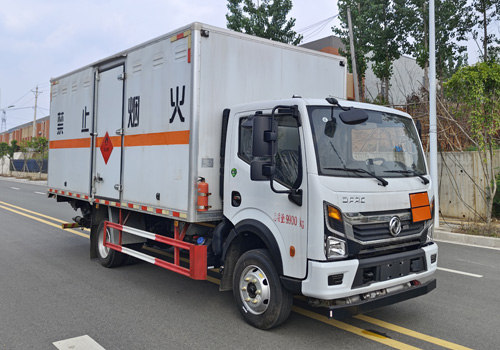 匯力威牌VVV5100XRYEQ6易燃液體廂式運(yùn)輸車公告圖片