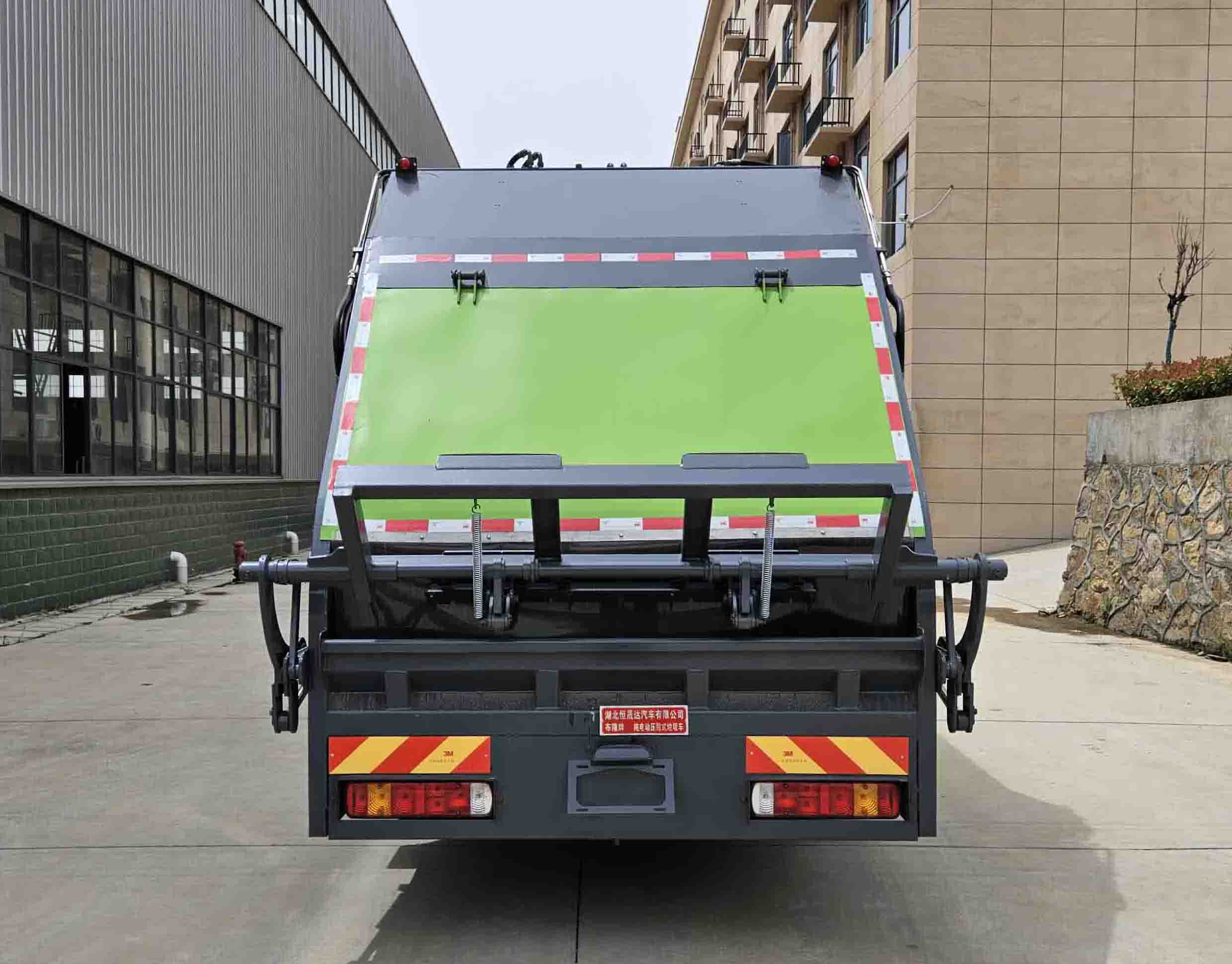 布隆牌LLL5180ZYSBEV純電動(dòng)壓縮式垃圾車公告圖片