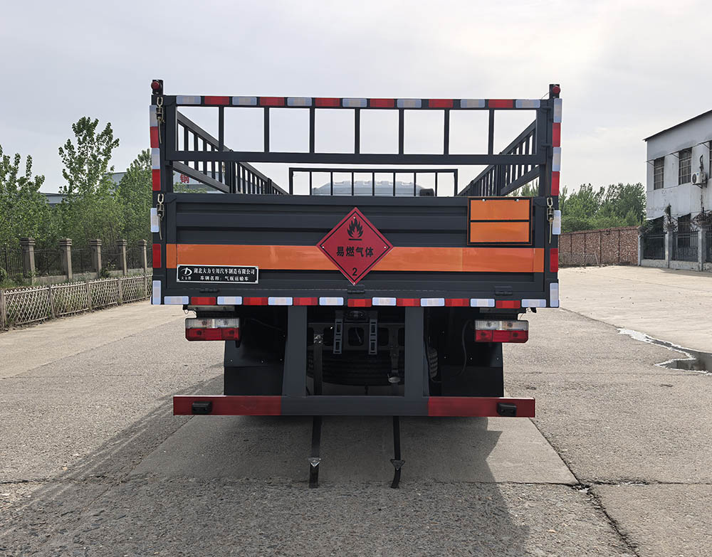 大力牌DLQ5125TQPEQ6氣瓶運(yùn)輸車公告圖片