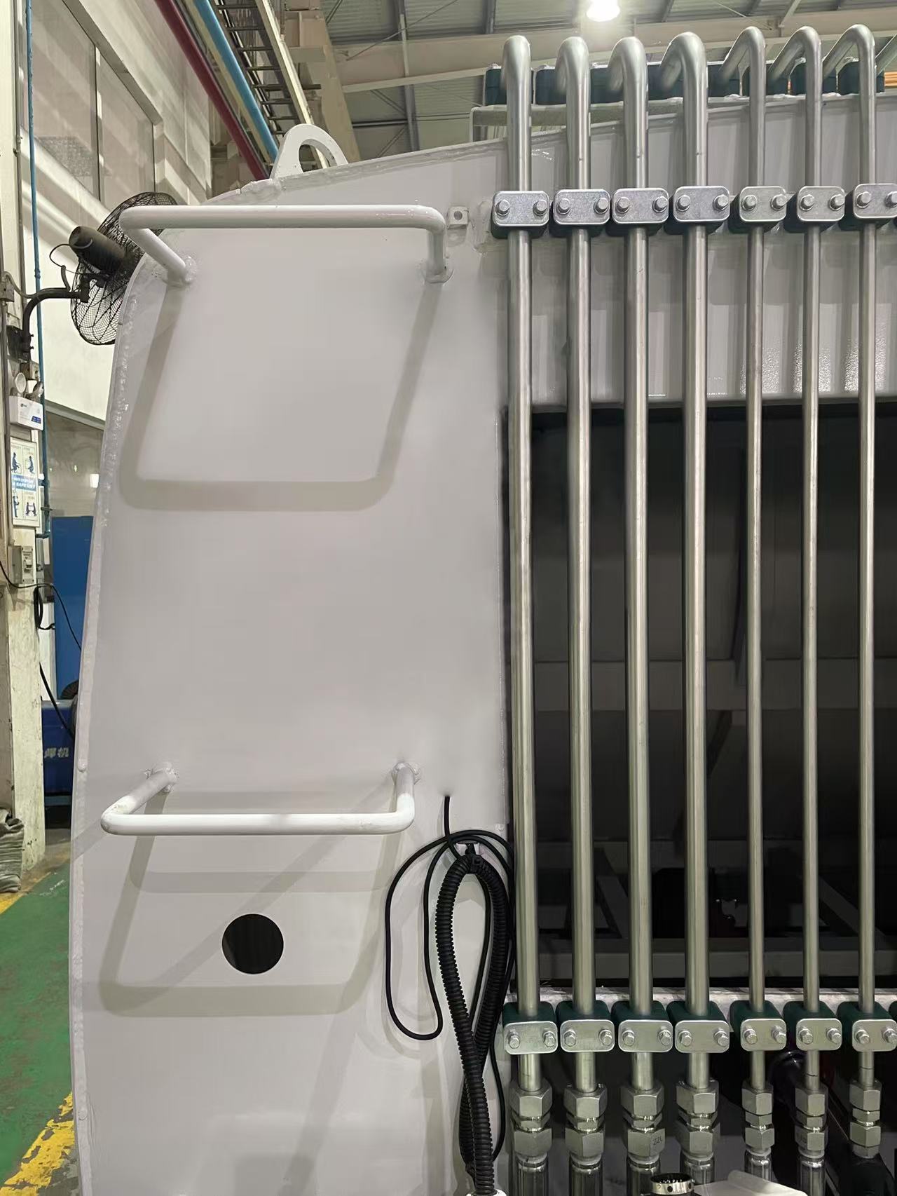 東風(fēng)牌EQ5182ZYSSBEV純電動(dòng)壓縮式垃圾車公告圖片