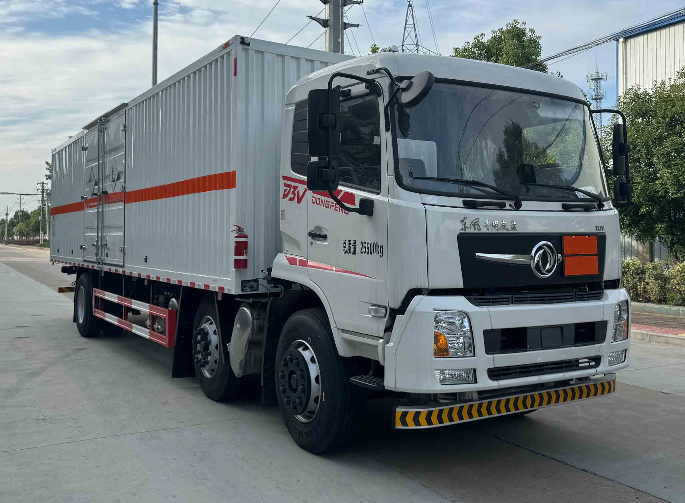 專威牌HTW5263XZWDFV6雜項(xiàng)危險(xiǎn)物品廂式運(yùn)輸車