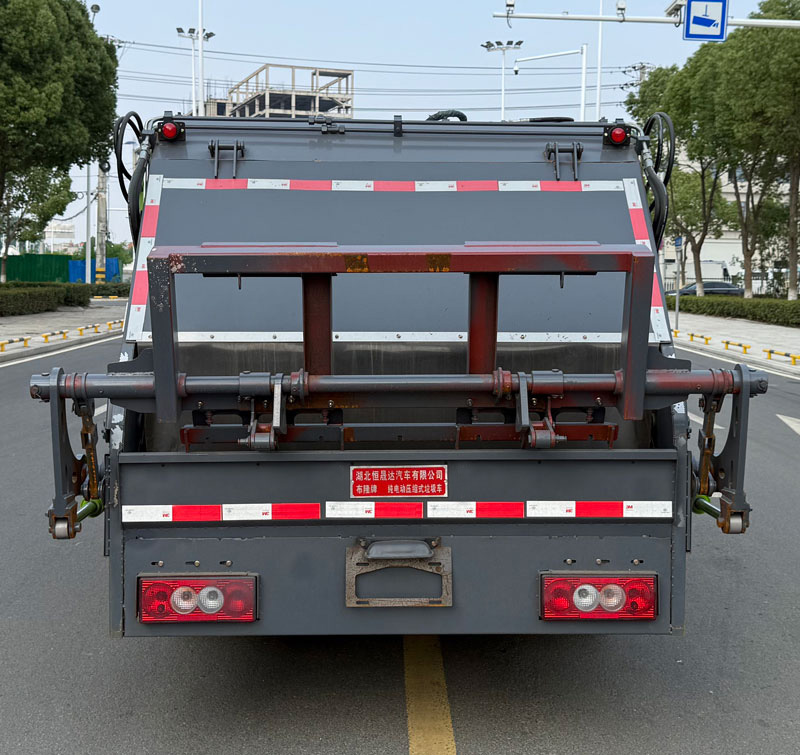 布隆牌LLL5041ZYSBEV純電動(dòng)壓縮式垃圾車公告圖片
