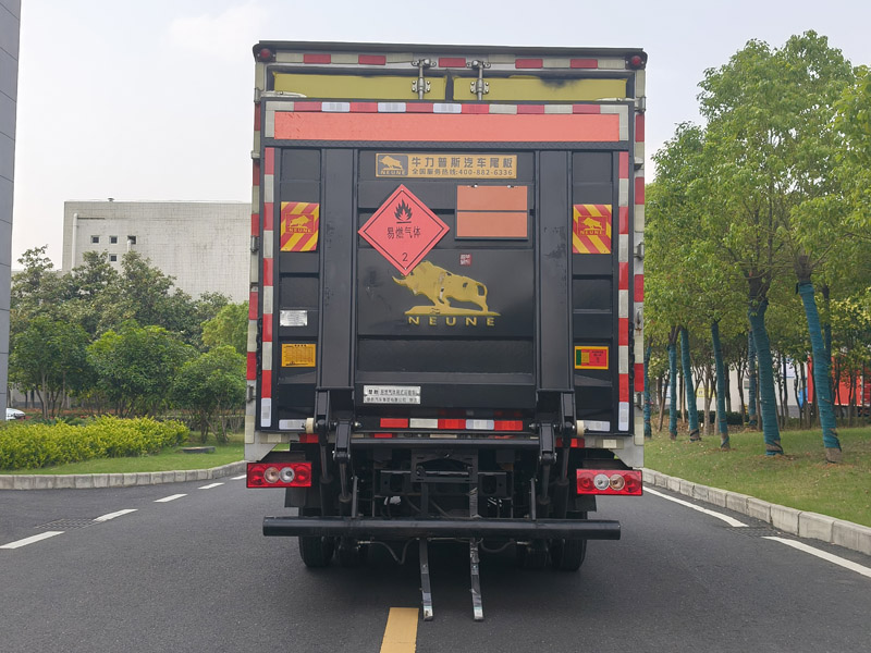 楚勝牌CSC5041XRQB6易燃?xì)怏w廂式運(yùn)輸車公告圖片
