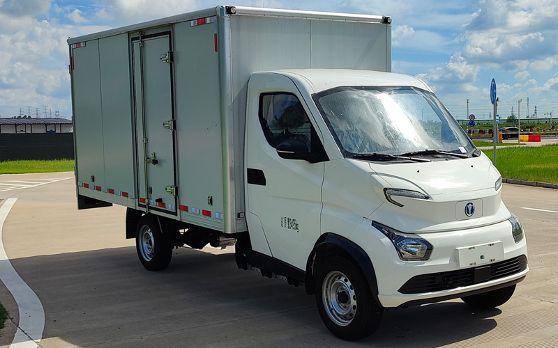 FD5031XXYD79BEV-1型純電動(dòng)廂式貨車(chē)圖片
