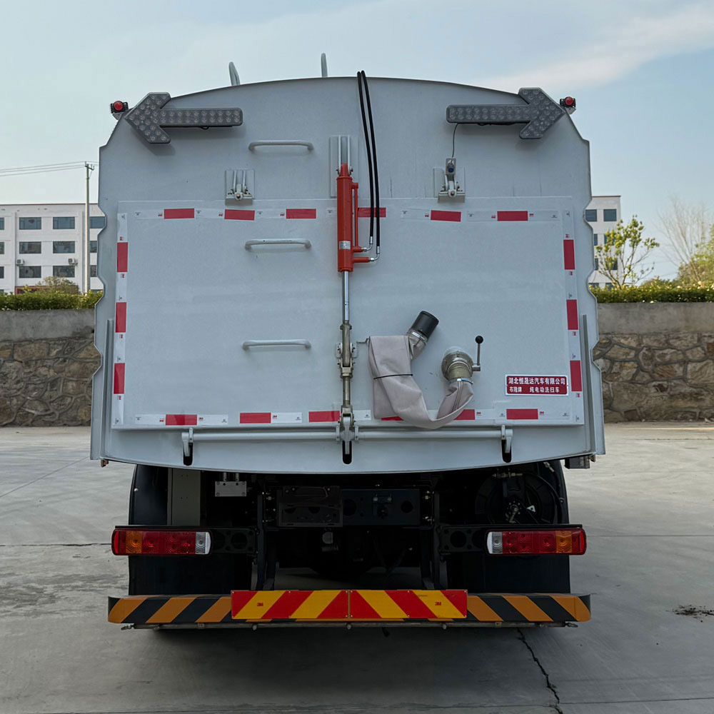 布隆牌LLL5180TXSBEV純電動洗掃車公告圖片