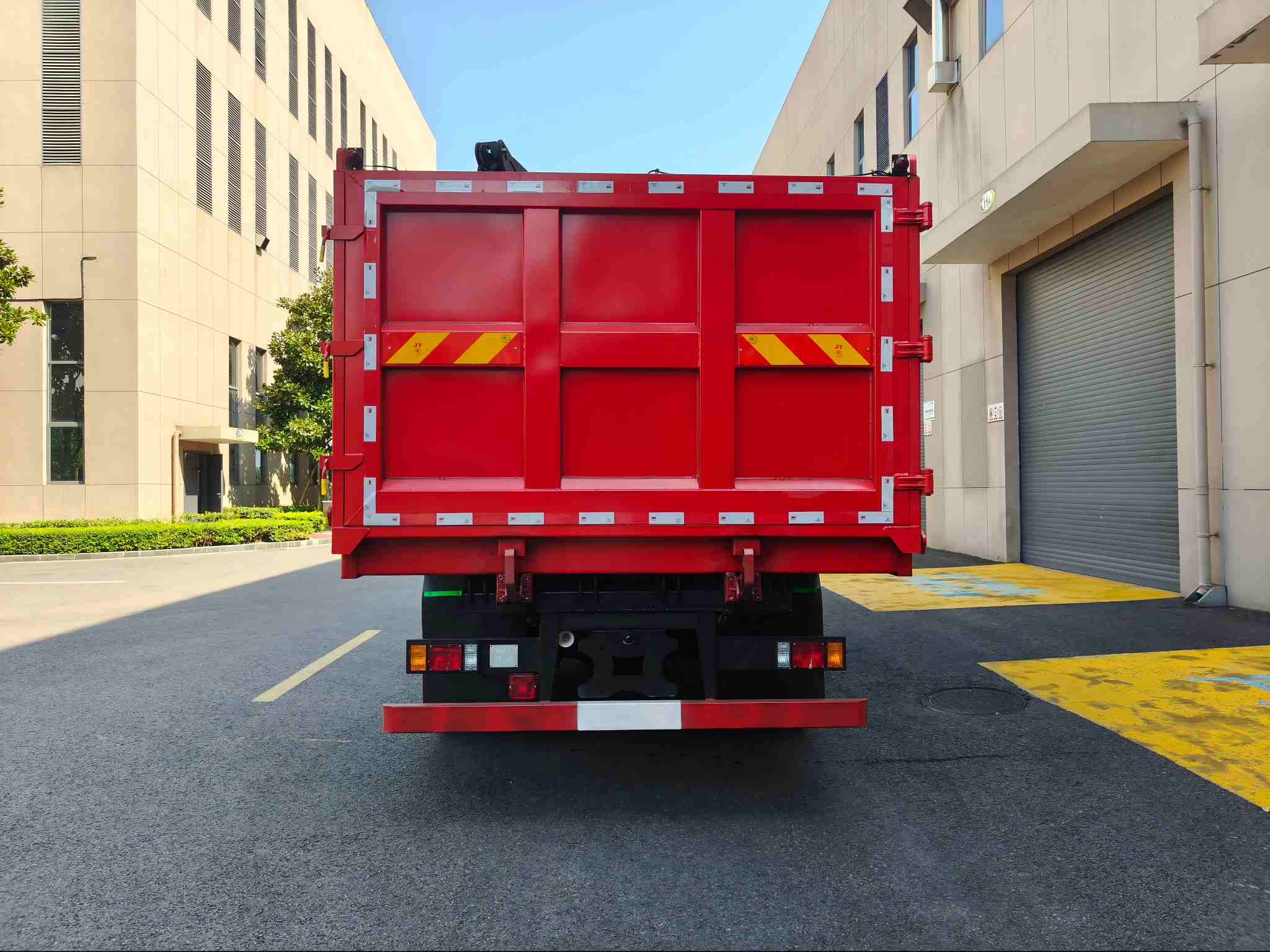 川丹汽運(yùn)牌PEN5240ZZDHM6抓斗式垃圾車公告圖片