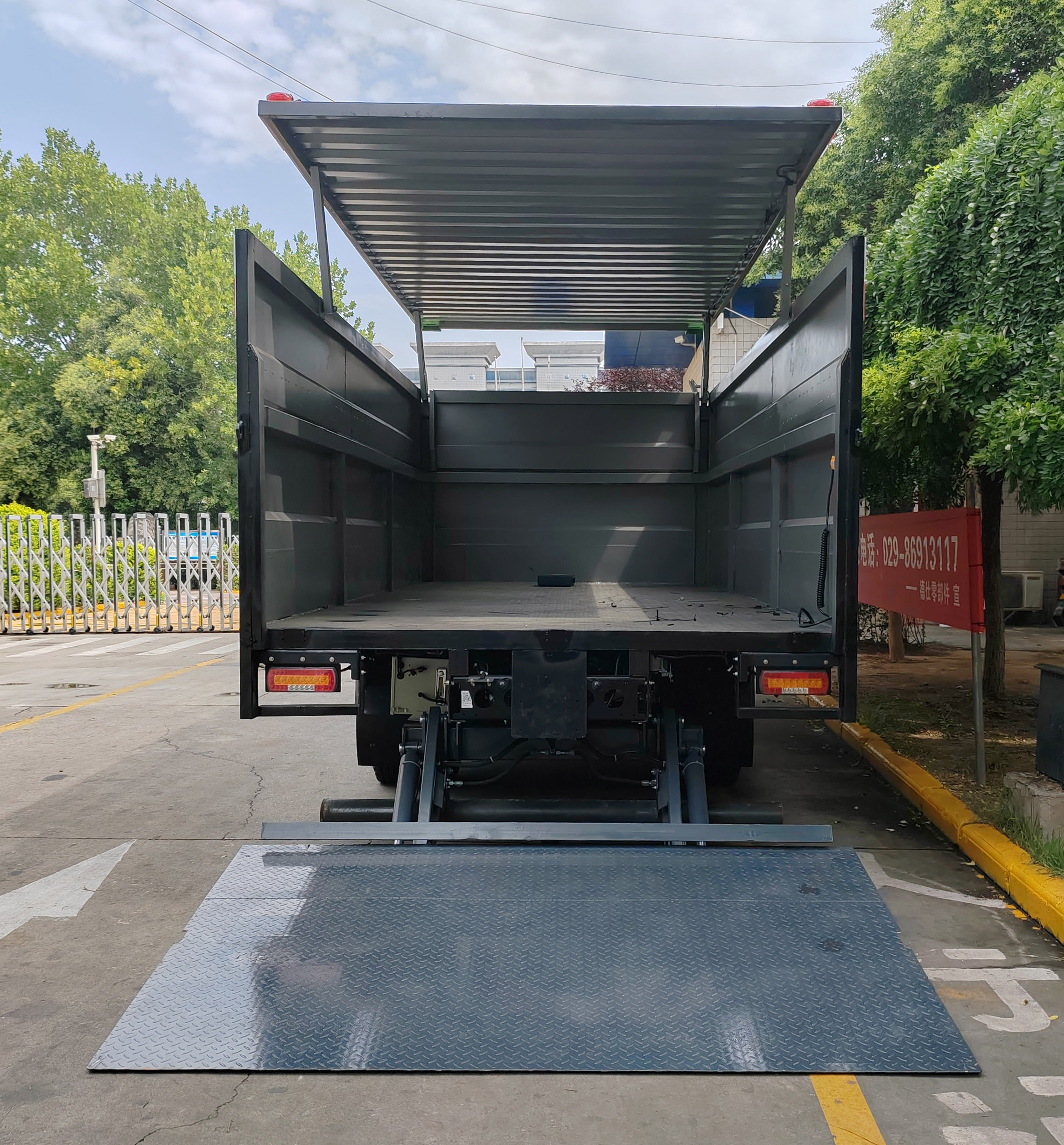 德尊牌SZZ5080XTYEV381純電動密閉式桶裝垃圾車公告圖片