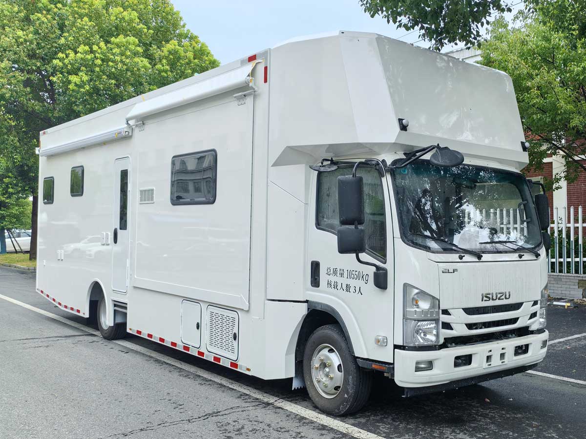 LMS5110TSY型宿營(yíng)車(chē)圖片