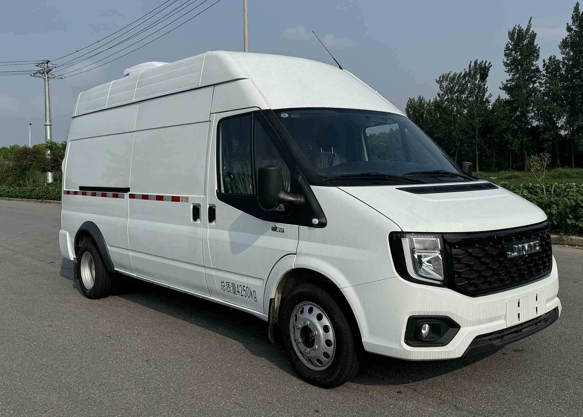 躍邁牌YMZ5040XYLJX6醫(yī)療車(chē)