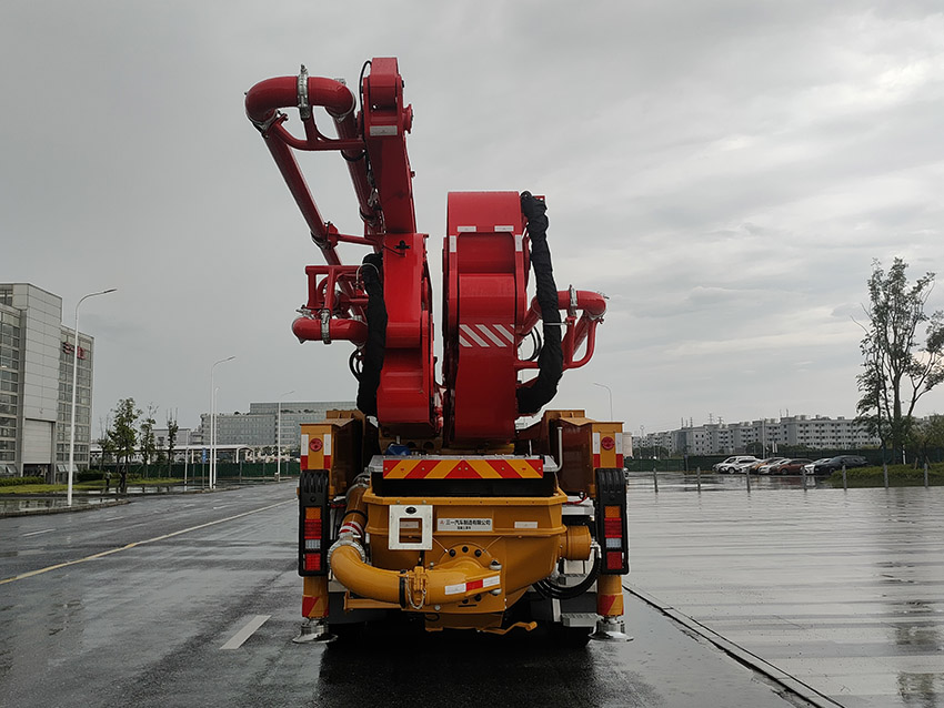 三一牌SYM5558THBF混凝土泵車公告圖片