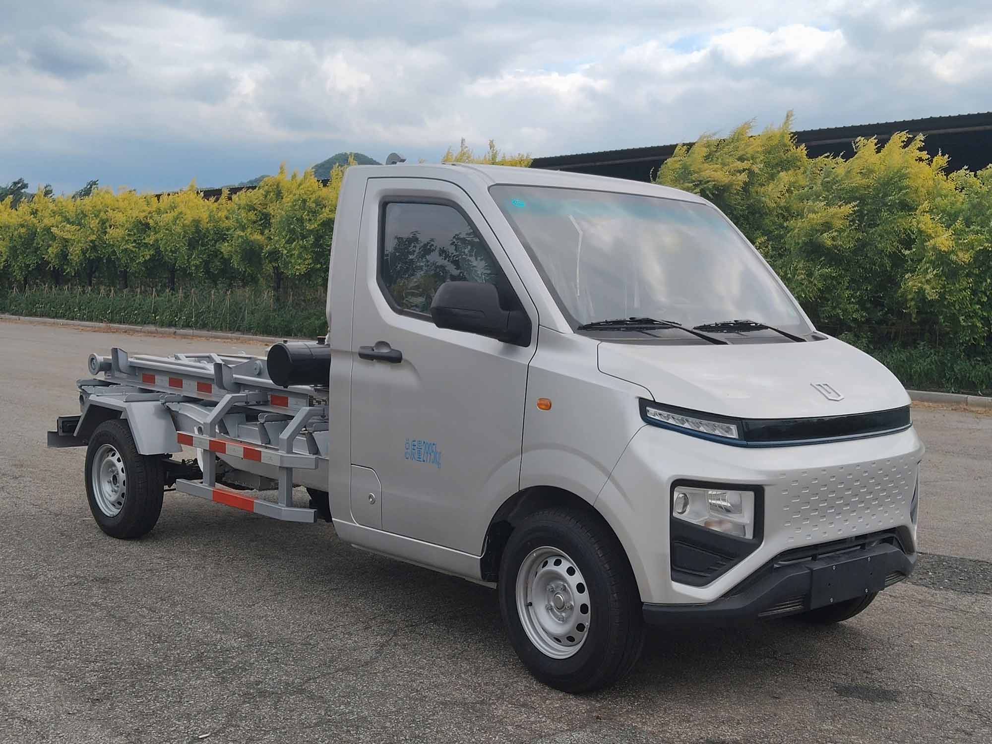 鑫華馳牌THD5030ZXXZBEV純電動(dòng)車廂可卸式垃圾車