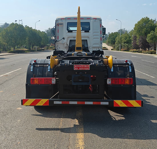 布隆牌LLL5187ZXXZBEV純電動車廂可卸式垃圾車公告圖片