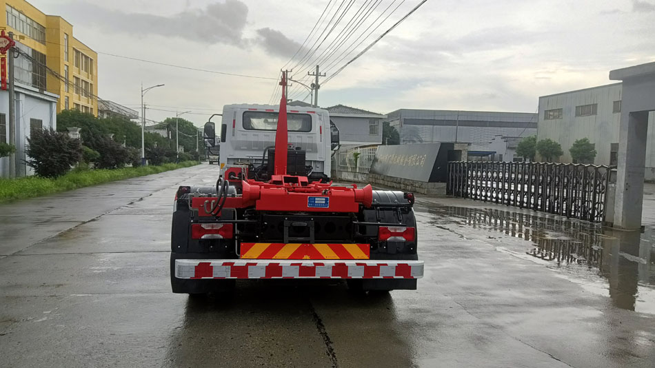 三聯(lián)牌YSY5140ZXXBEV純電動(dòng)車(chē)廂可卸式垃圾車(chē)公告圖片