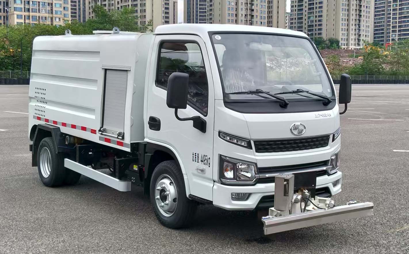 JHA5047TYHSHBBEV型純電動路面養(yǎng)護(hù)車圖片