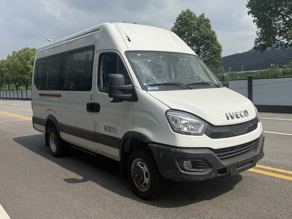 依維柯牌NJ5050XYUEVFE純電動押運車