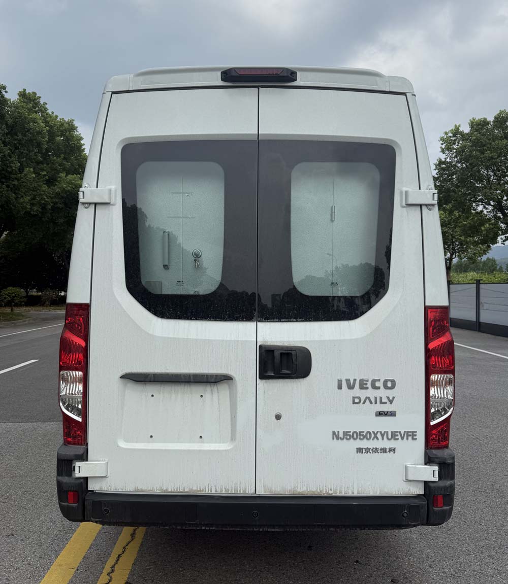依維柯牌NJ5050XYUEVFE純電動(dòng)押運(yùn)車公告圖片