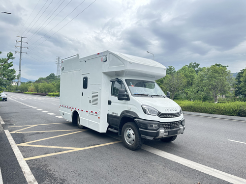 新逾捷牌XYT5068XTXNJ10通信車