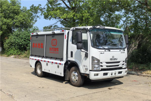 大流量排水抢险车