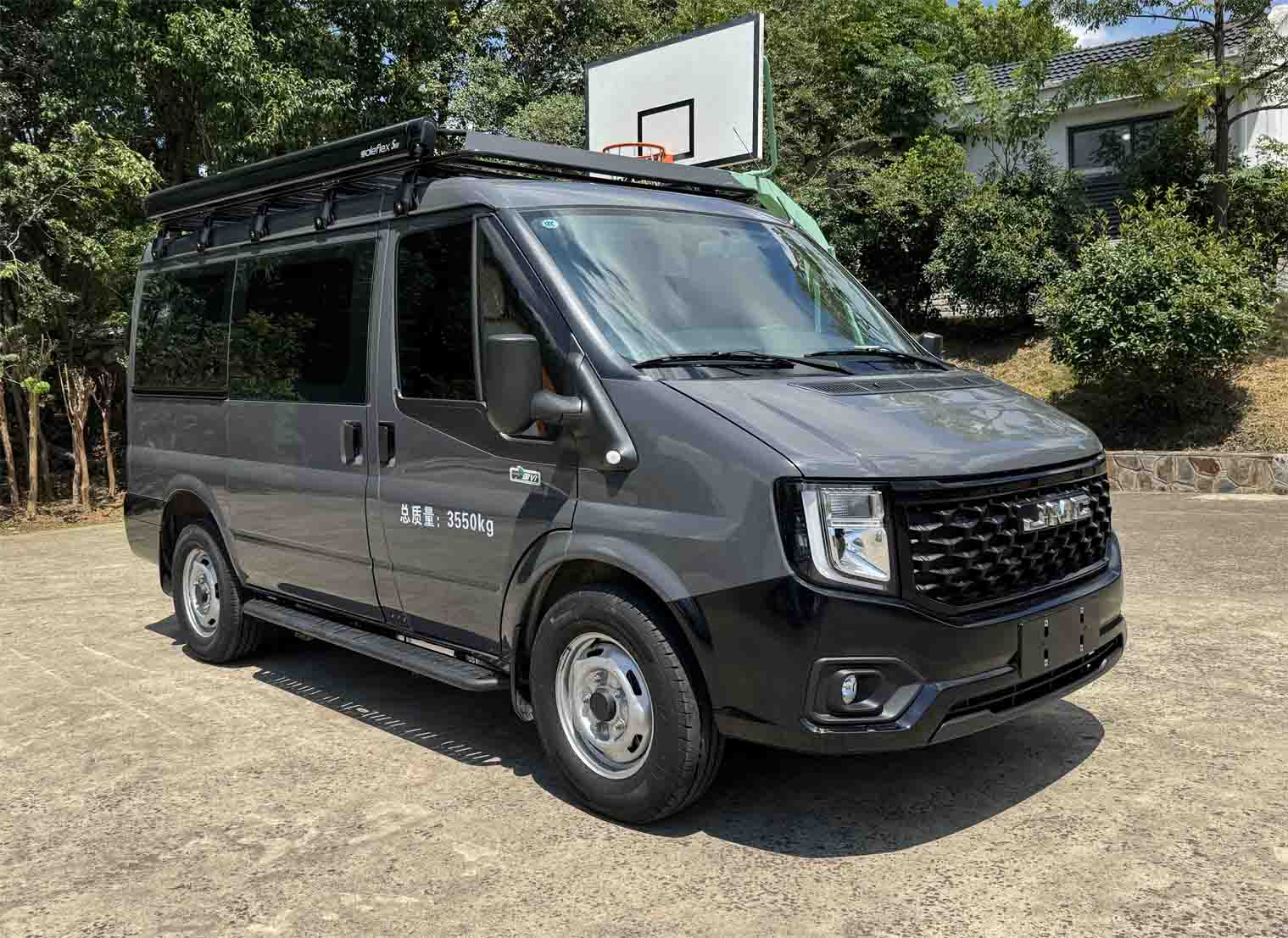 歌睿途牌GXC5041TSY-L6宿營(yíng)車