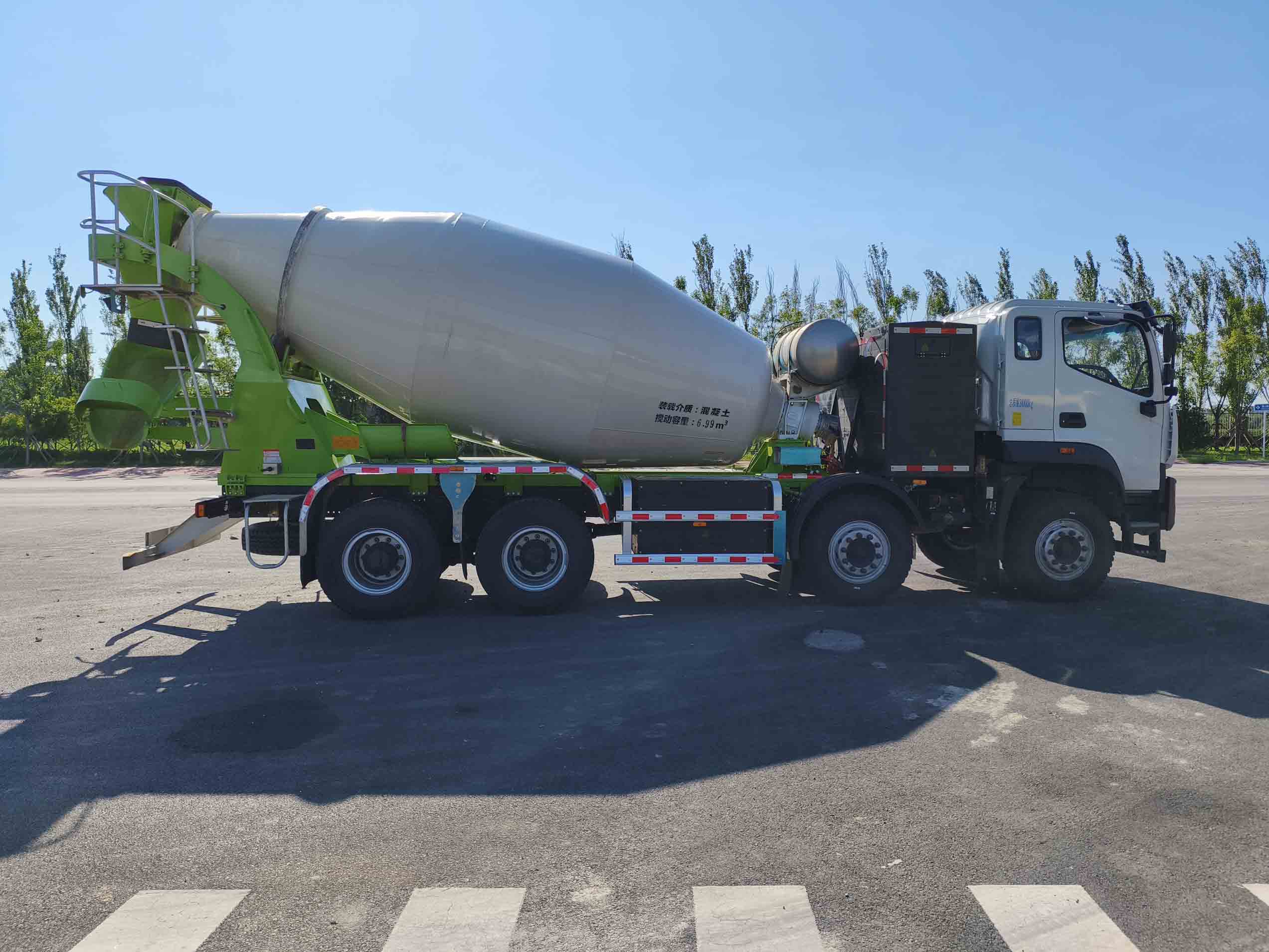 三泰牌DST5311GJBBEVBJ-01純電動混凝土攪拌運輸車公告圖片