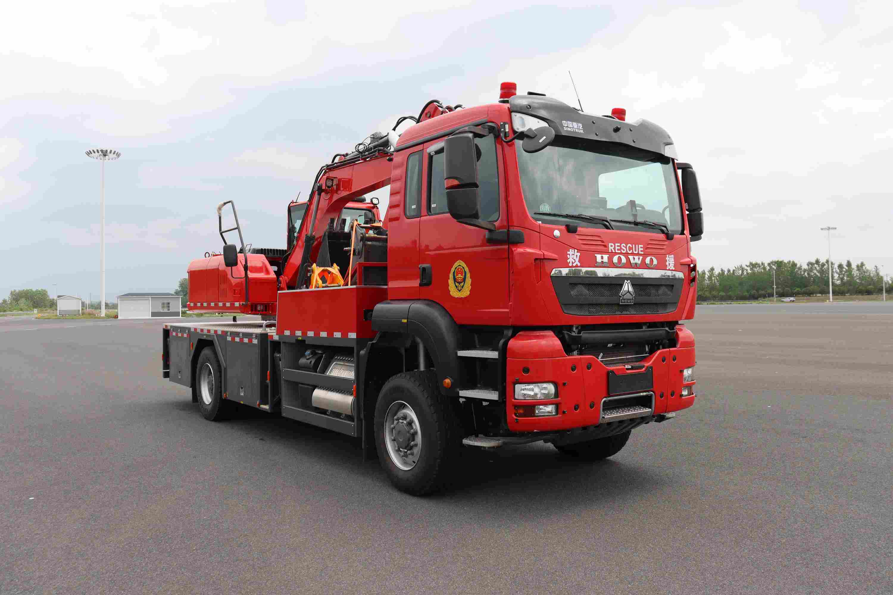 禹都牌YL5180TXFYJ20/G6應(yīng)急救援消防車