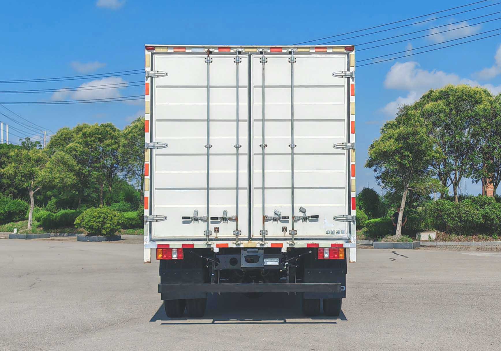 豪沃牌ZZ5117XXYK3615Z1BEVD4純電動廂式貨車公告圖片