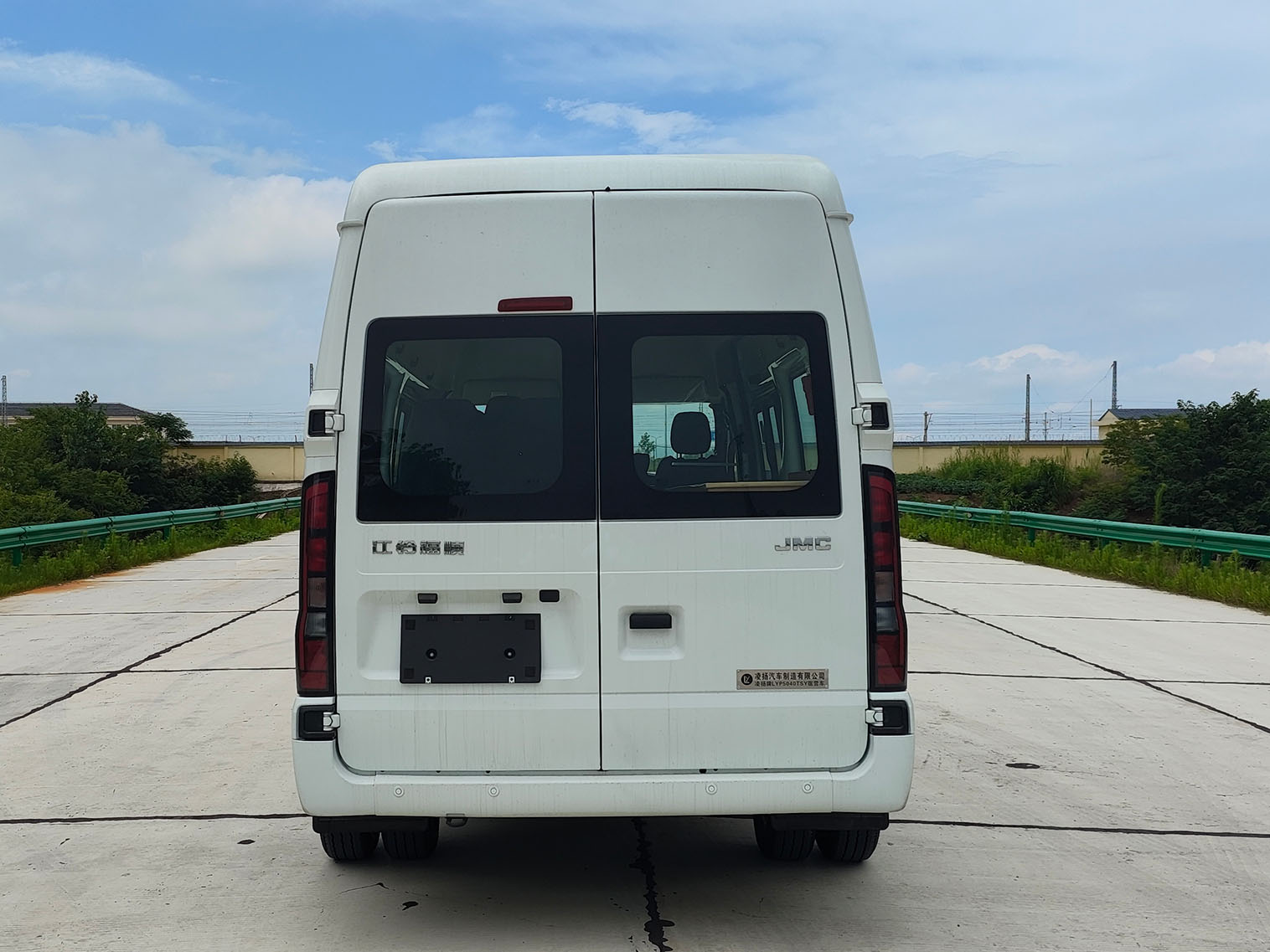 凌揚(yáng)牌LYP5040TSY宿營(yíng)車公告圖片