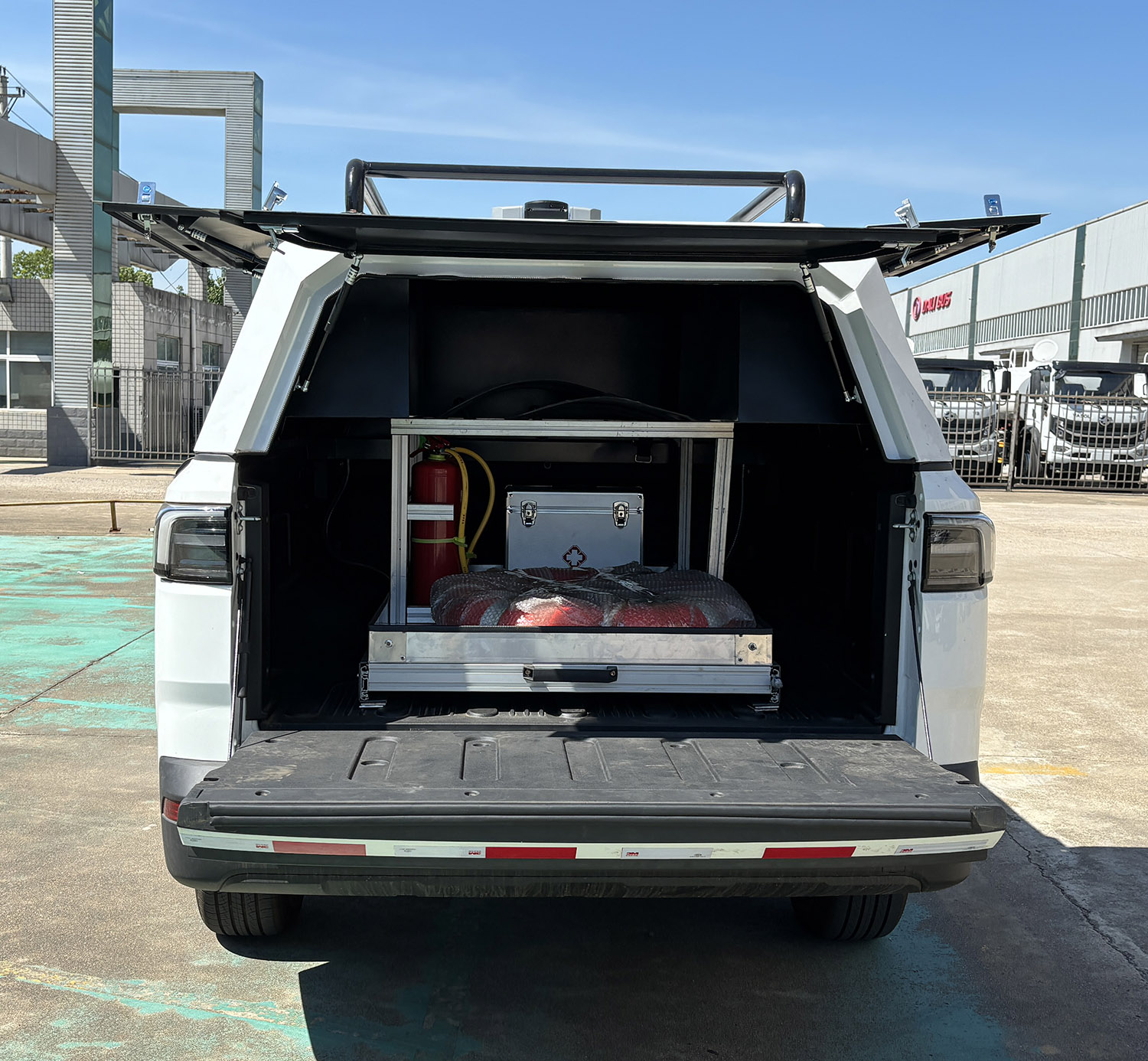 啟敬牌QHV5030TXUZBBEV純電動(dòng)巡邏車公告圖片