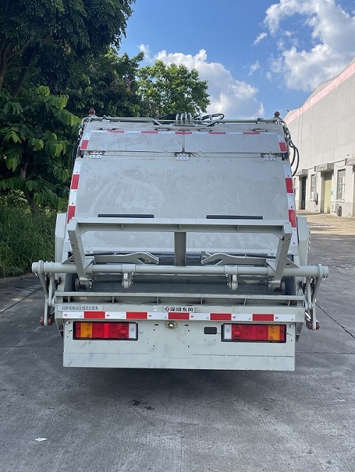 東風(fēng)牌EQ5097ZYSSBEV純電動壓縮式垃圾車公告圖片