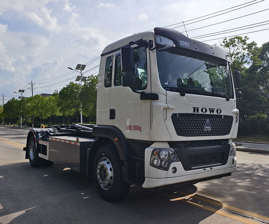 LRT5181ZXXZZBEV型純電動(dòng)車廂可卸式垃圾車圖片