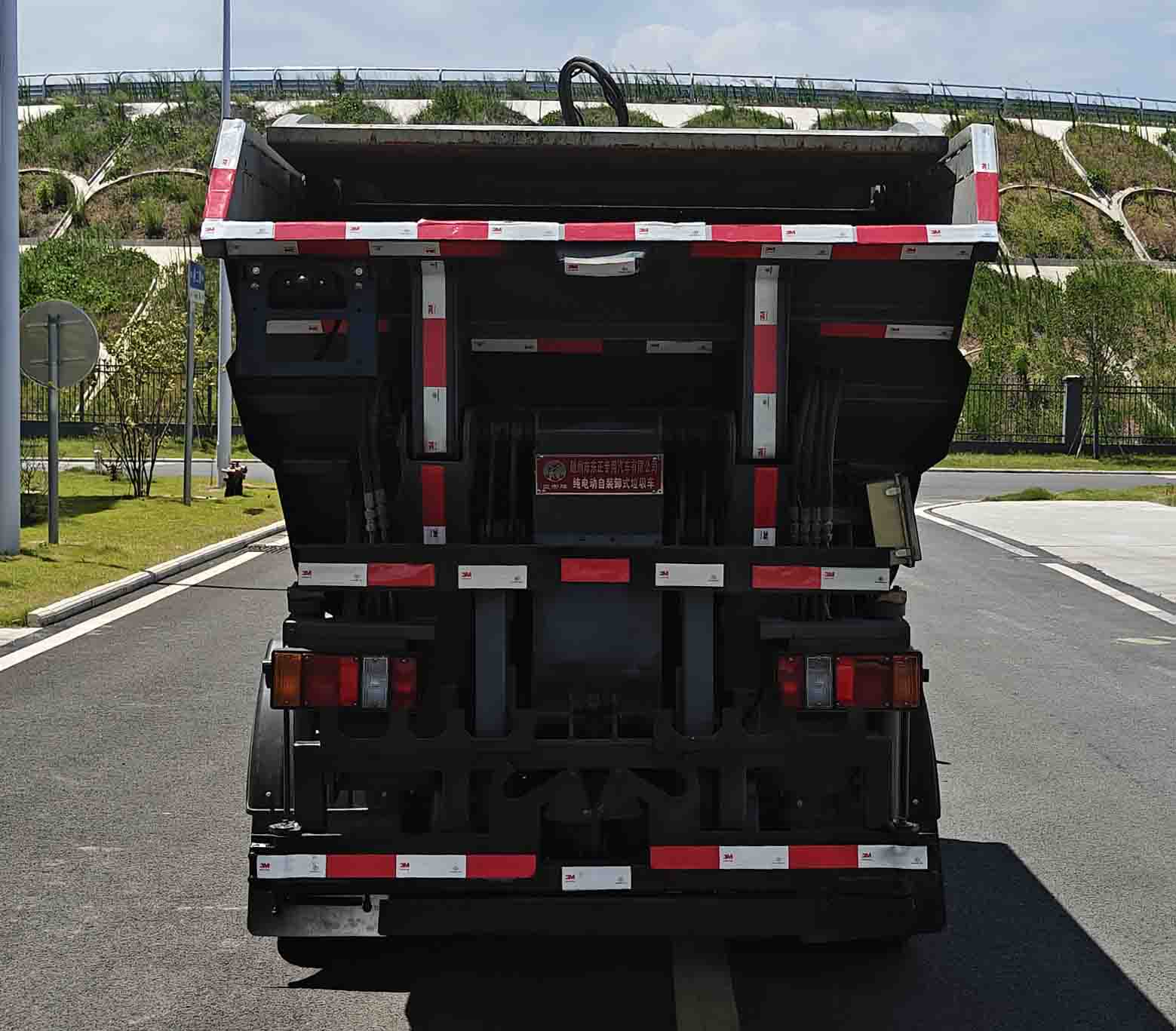 炎帝牌SZD5046ZZZEQGBEV純電動(dòng)自裝卸式垃圾車公告圖片
