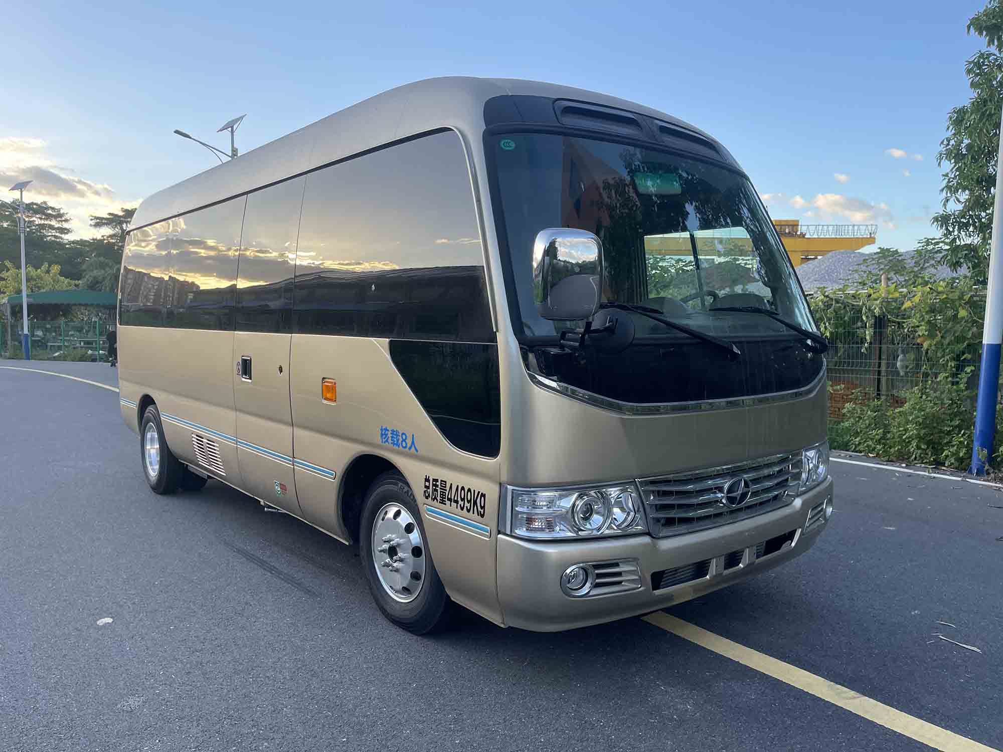 柯鈴?fù)ㄅ艷AT5040XSW商務(wù)車