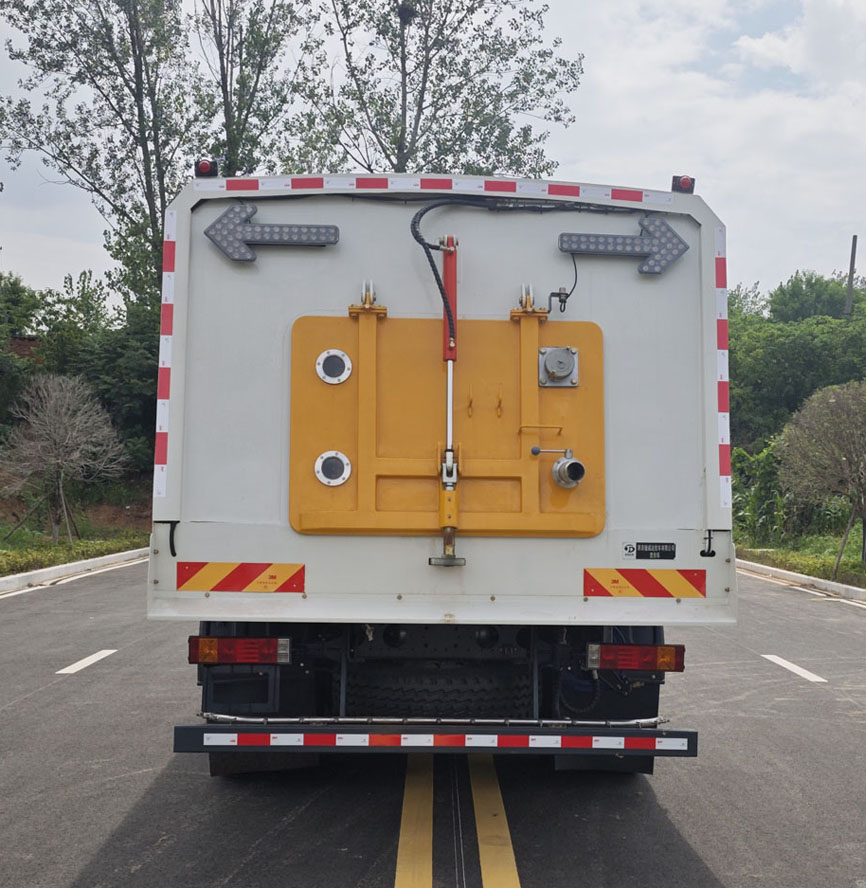 駿成達(dá)牌YNN5188TXS洗掃車公告圖片