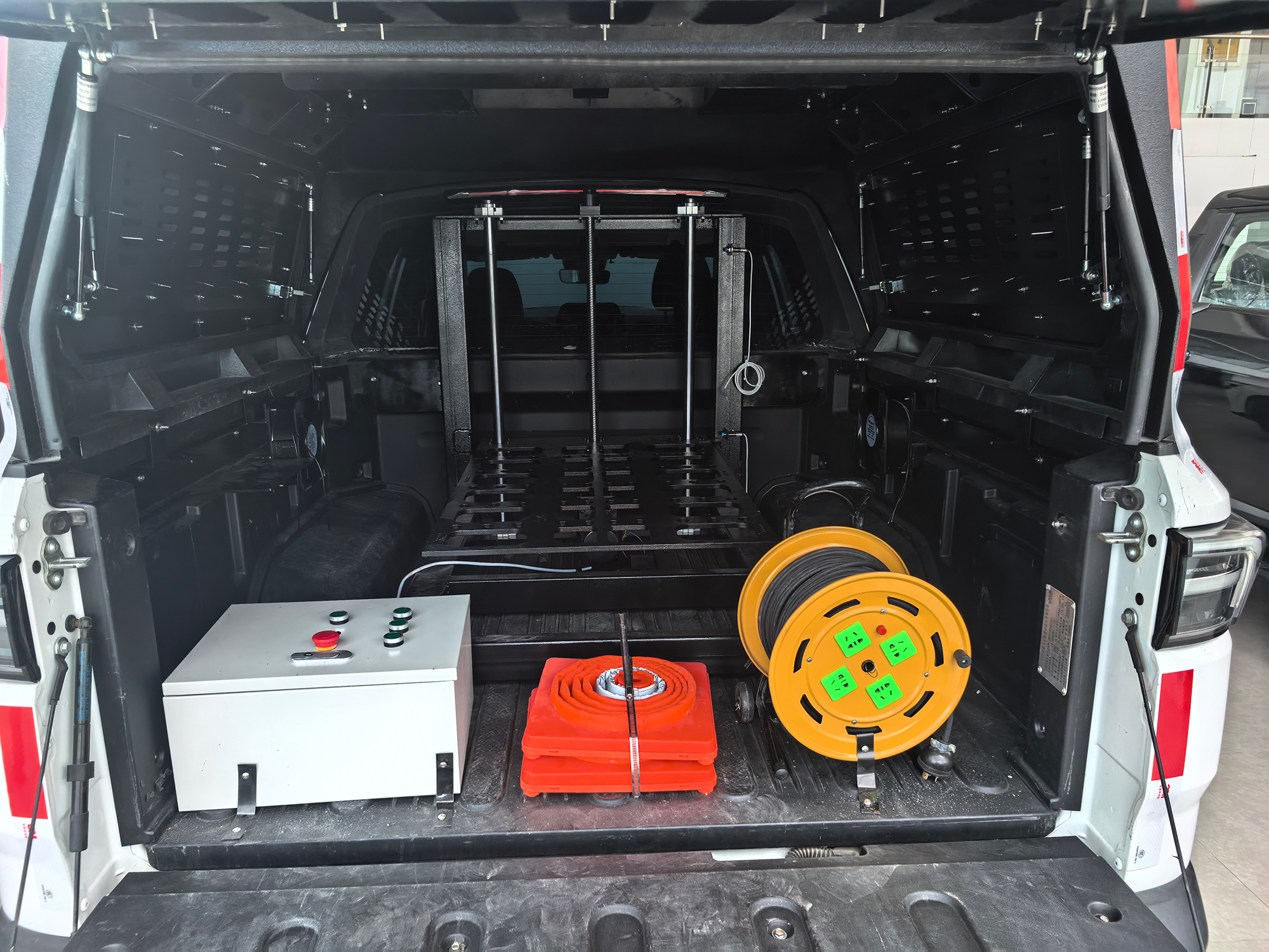 新馬蓋虎牌XMX5030XGCZBEV純電動工程車公告圖片